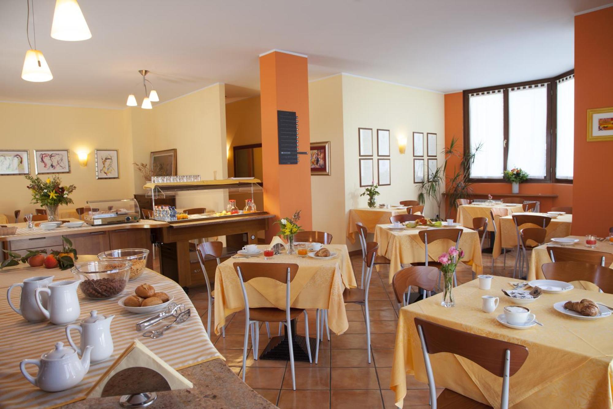 Hotel Naonis Cordenons Bagian luar foto